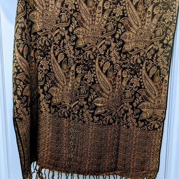 Pashmina/Silk Scarf with fringes - Golden/ Black - Picture 6 of 7